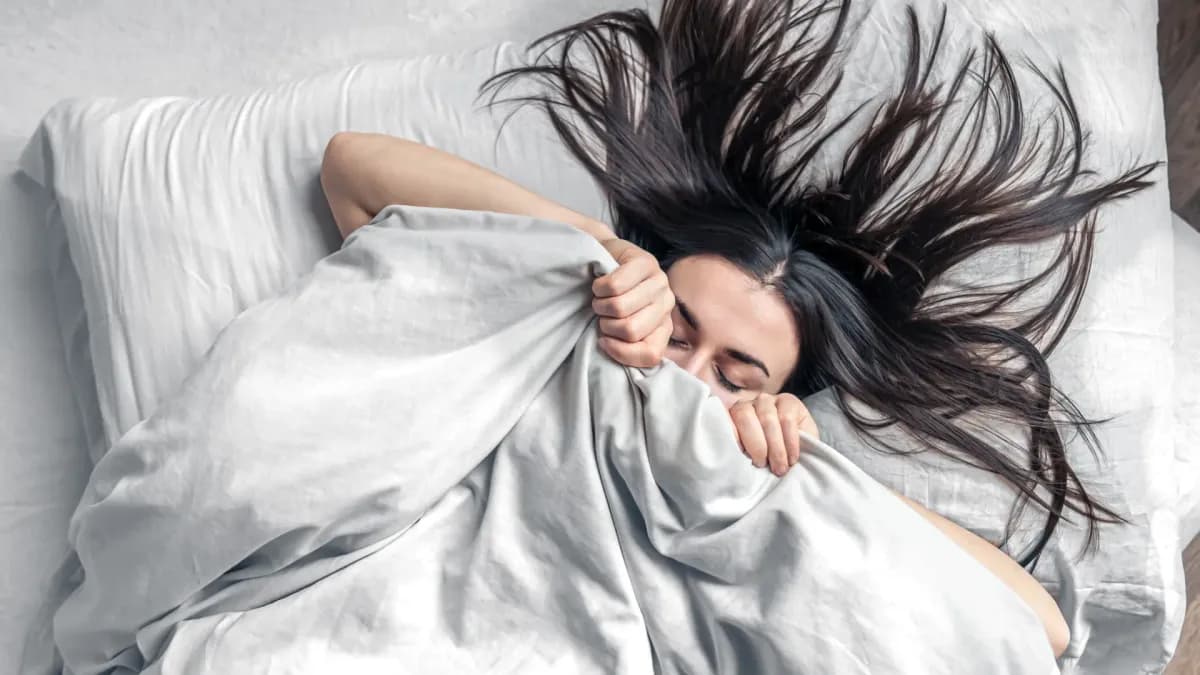La importancia de dormir tapado: beneficios según la ciencia